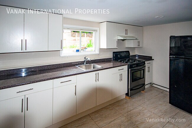 22213-22122 122 Ave in Maple Ridge, BC - Building Photo - Building Photo