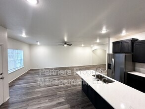 1067 S Benchmark Ln in Fayetteville, AR - Building Photo - Building Photo