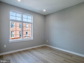 769 S 10th St-Unit -3C in Philadelphia, PA - Building Photo - Building Photo