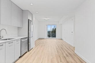 8031-8031 Williams Rd in Richmond, BC - Building Photo - Building Photo