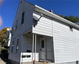 41 Baltic St in Norwich, CT - Building Photo
