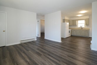 327 Strouse Ave in State College, PA - Building Photo - Building Photo