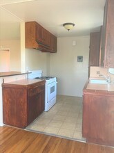 125 N Montague Ave-Unit -E in Fullerton, CA - Foto de edificio - Building Photo