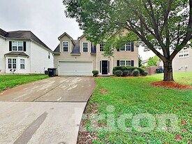 5415 Kiev Dr in Charlotte, NC - Building Photo