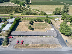 19107 Highway 99 E in Hubbard, OR - Foto de edificio - Building Photo