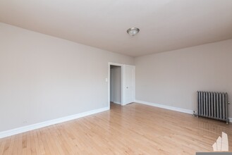 5662 N Ridge Ave in Chicago, IL - Building Photo - Building Photo