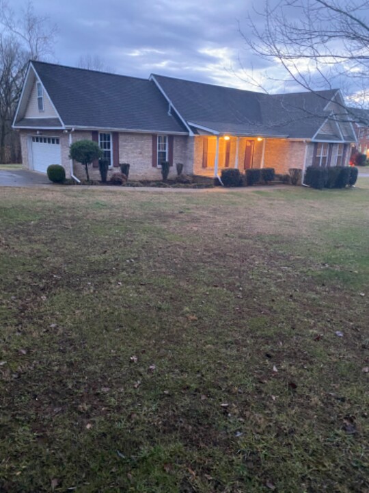 2438 Pleasant View Rd in Pleasant View, TN - Building Photo