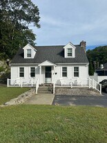 1110 Poquonnock Rd in Groton, CT - Building Photo