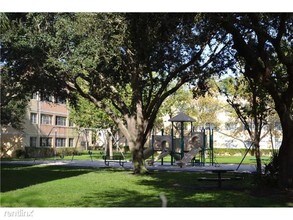 6175 NW 186th St-Unit -# 12 in Hialeah, FL - Building Photo - Building Photo