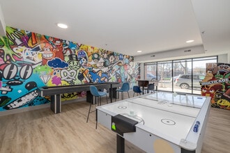 1201 W Girard Ave in Philadelphia, PA - Foto de edificio - Interior Photo