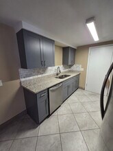 7541 Seashore Dr in Port Richey, FL - Building Photo - Building Photo