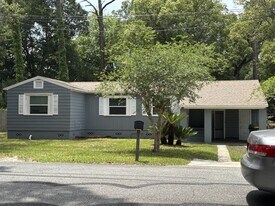 610 N Kentucky Ave in DeLand, FL - Building Photo