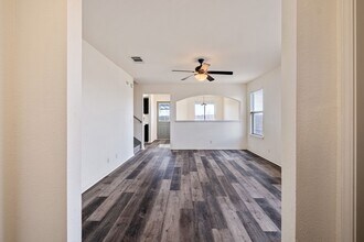 104 Pond Way in Hutto, TX - Building Photo - Building Photo