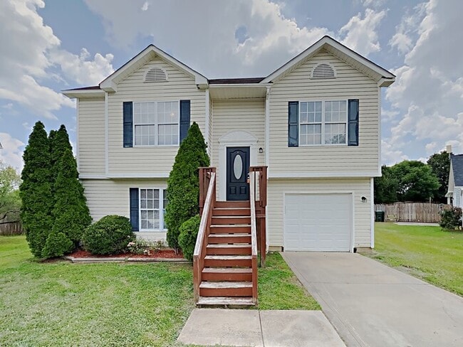 property at 5800 Carolina Manor Ct