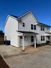 3799 Herman Sipe Rd in Conover, NC - Building Photo - Building Photo