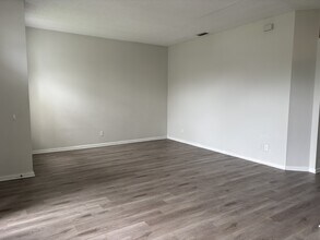 7242 Longhorn Cir S in Jacksonville, FL - Building Photo - Building Photo