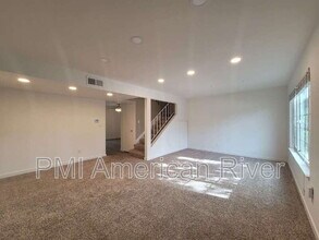 6693 Greenback Ln in Citrus Heights, CA - Foto de edificio - Building Photo