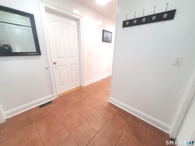 1093 Shippan Ave in Stamford, CT - Building Photo - Building Photo