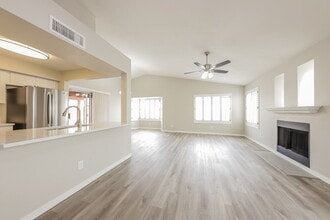 8810 W Grovers Ave in Peoria, AZ - Building Photo - Building Photo