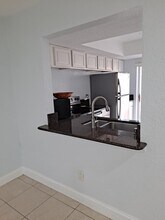 9640 Oakburst Ln in Tamarac, FL - Building Photo - Building Photo