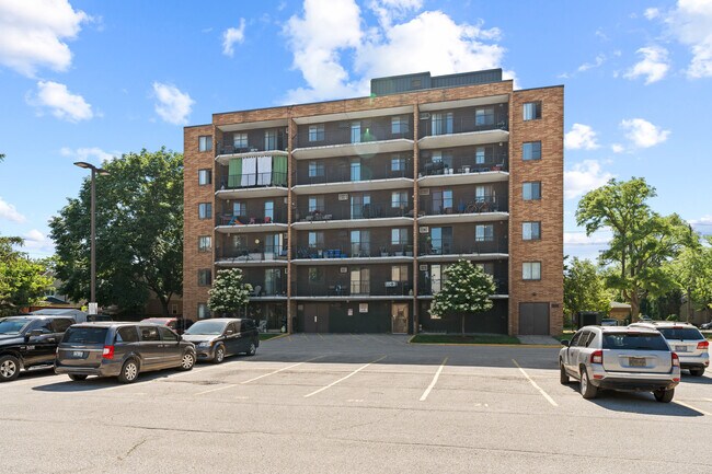 Glenwood Apartments in Windsor, ON - Building Photo - Building Photo