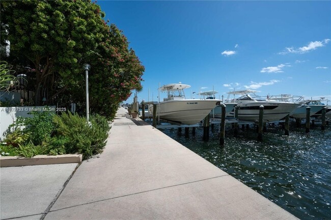 1925 Brickell Ave in Miami, FL - Building Photo - Building Photo