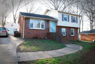 11320 Torino Rd in Matthews, NC - Building Photo