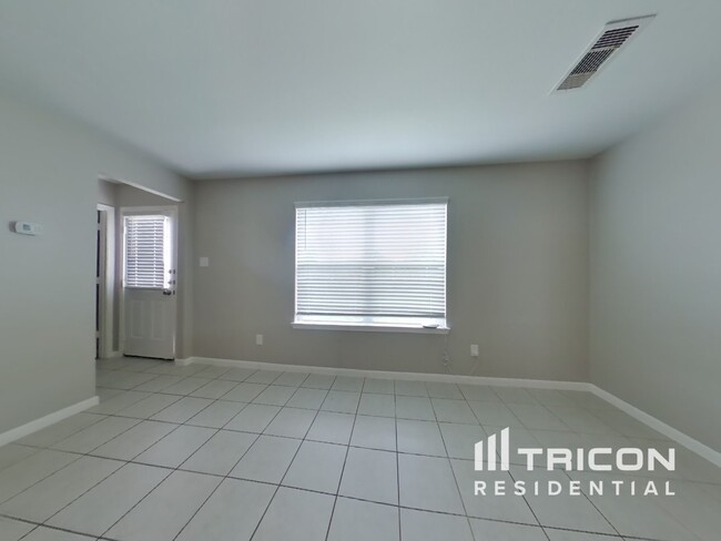 904 American Monarch Dr in La Marque, TX - Building Photo - Building Photo