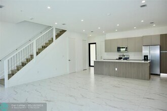 4224 NE 7th Terrace in Oakland Park, FL - Building Photo - Building Photo