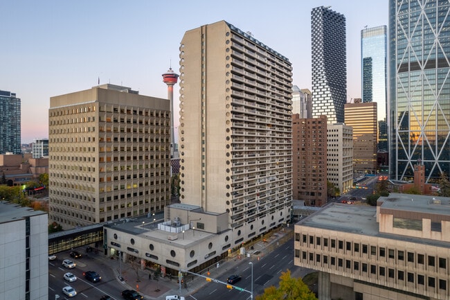 Rocky Mountain Court in Calgary, AB - Building Photo - Building Photo