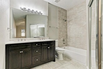 20622 Broughwood Cir in Katy, TX - Foto de edificio - Building Photo