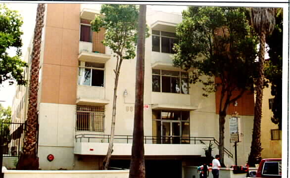 Menlo Imperial Apartments in Los Angeles, CA - Building Photo