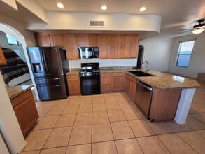 525 E Camino Crystal Azul in Sahuarita, AZ - Building Photo - Building Photo