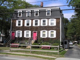 83 Central St in Ipswich, MA - Building Photo