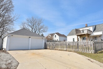 309 W Washington St in Port Washington, WI - Building Photo - Building Photo