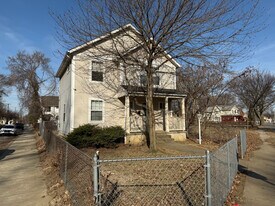 1042 Ansel Rd in Cleveland, OH - Building Photo