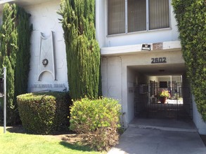 Lockwood Arms Apartments in Fresno, CA - Building Photo - Building Photo