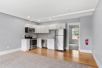 816 New Hampshire Rte 175 in Holderness, NH - Building Photo - Building Photo