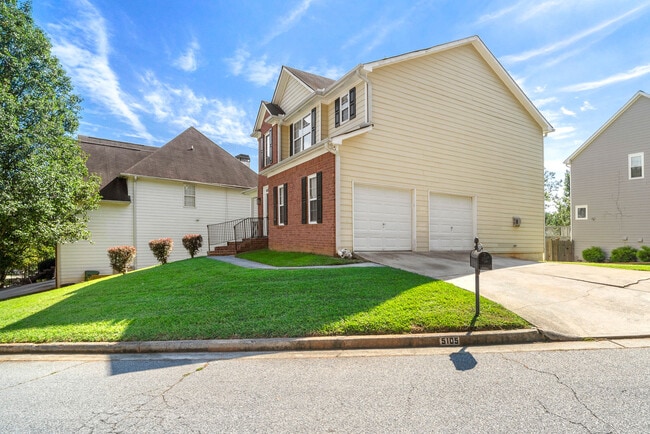 5105 Villas Terrace in Stone Mountain, GA - Foto de edificio - Building Photo