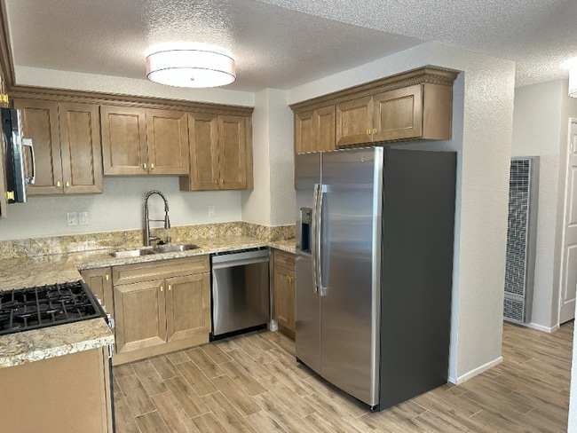 1545 W 207th St in Torrance, CA - Building Photo - Building Photo