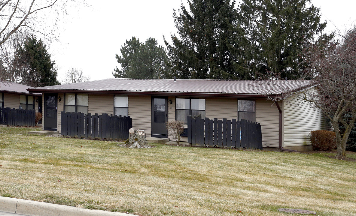 Pine Grove Apartments in Elwood, IN - Building Photo