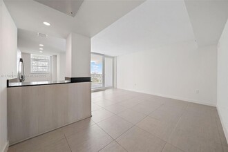 910 West Ave, Unit 0534 in Miami Beach, FL - Building Photo - Building Photo