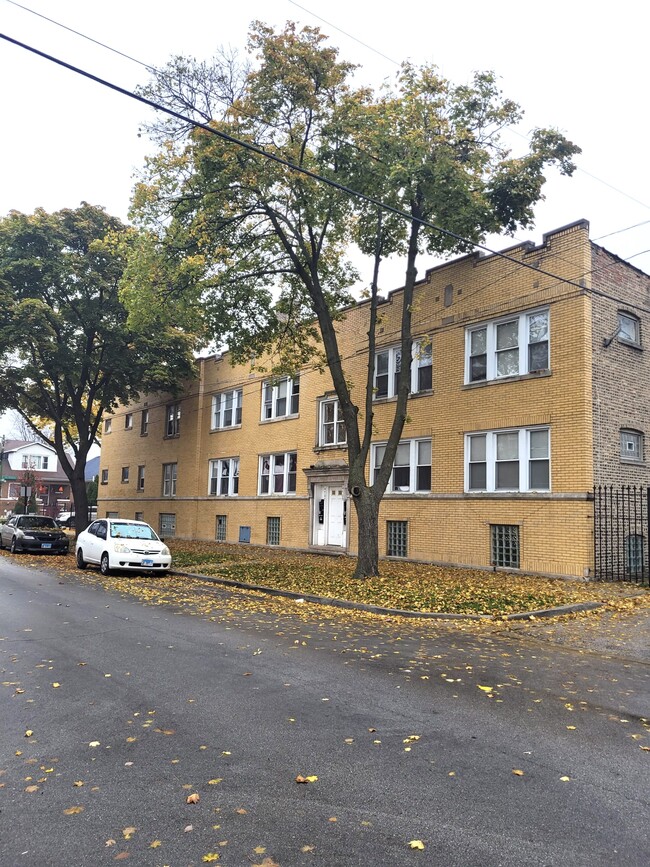 2054-2056 N Kilpatrick Ave in Chicago, IL - Building Photo - Building Photo