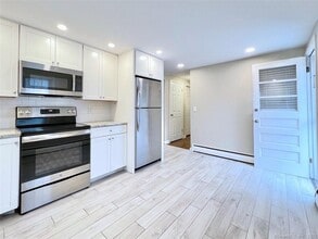 90 Highview Ave in Stamford, CT - Building Photo - Building Photo