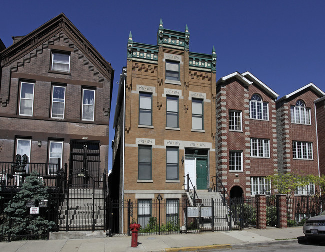 1332 N Cleaver St in Chicago, IL - Building Photo - Building Photo