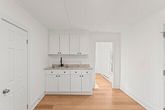 65 Shaw St-Unit -2-B in New London, CT - Building Photo - Building Photo