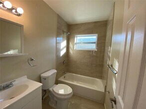 1158 SW 11th Ave, Unit 1160 in Miami, FL - Foto de edificio - Building Photo