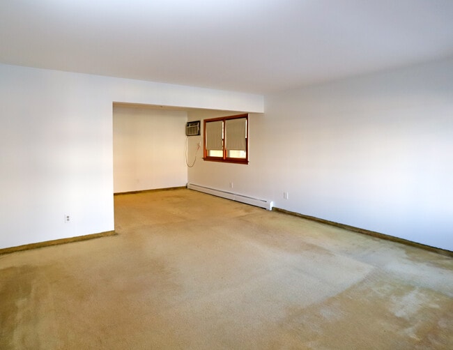 15 Bleecker St, Unit 2 in Jersey City, NJ - Foto de edificio - Building Photo