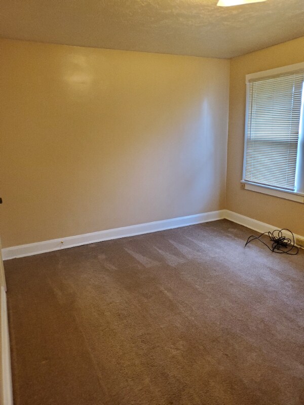 829 Vankirk St in Clairton, PA - Building Photo - Building Photo