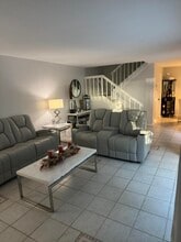 6111 SE Riverboat Dr in Stuart, FL - Building Photo - Building Photo
